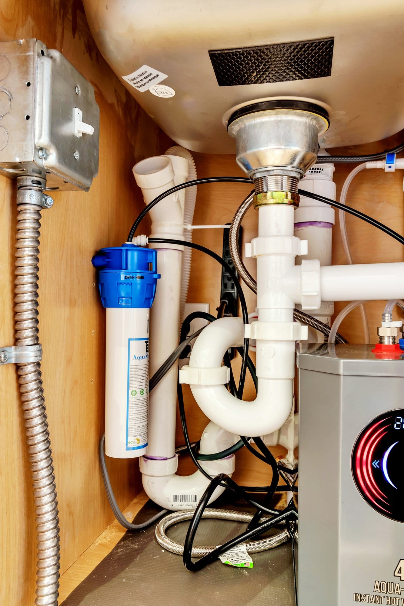 How Do Water Chillers & Instant Hot Water Dispensers Work? – Fresh Water  Systems